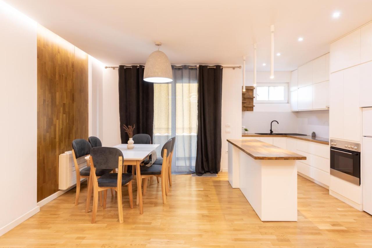 Exclusive 2 Bedrooms Apartment Tiranë Luaran gambar