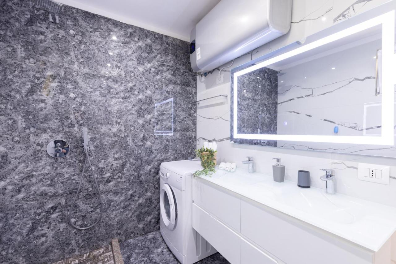 Exclusive 2 Bedrooms Apartment Tiranë Luaran gambar