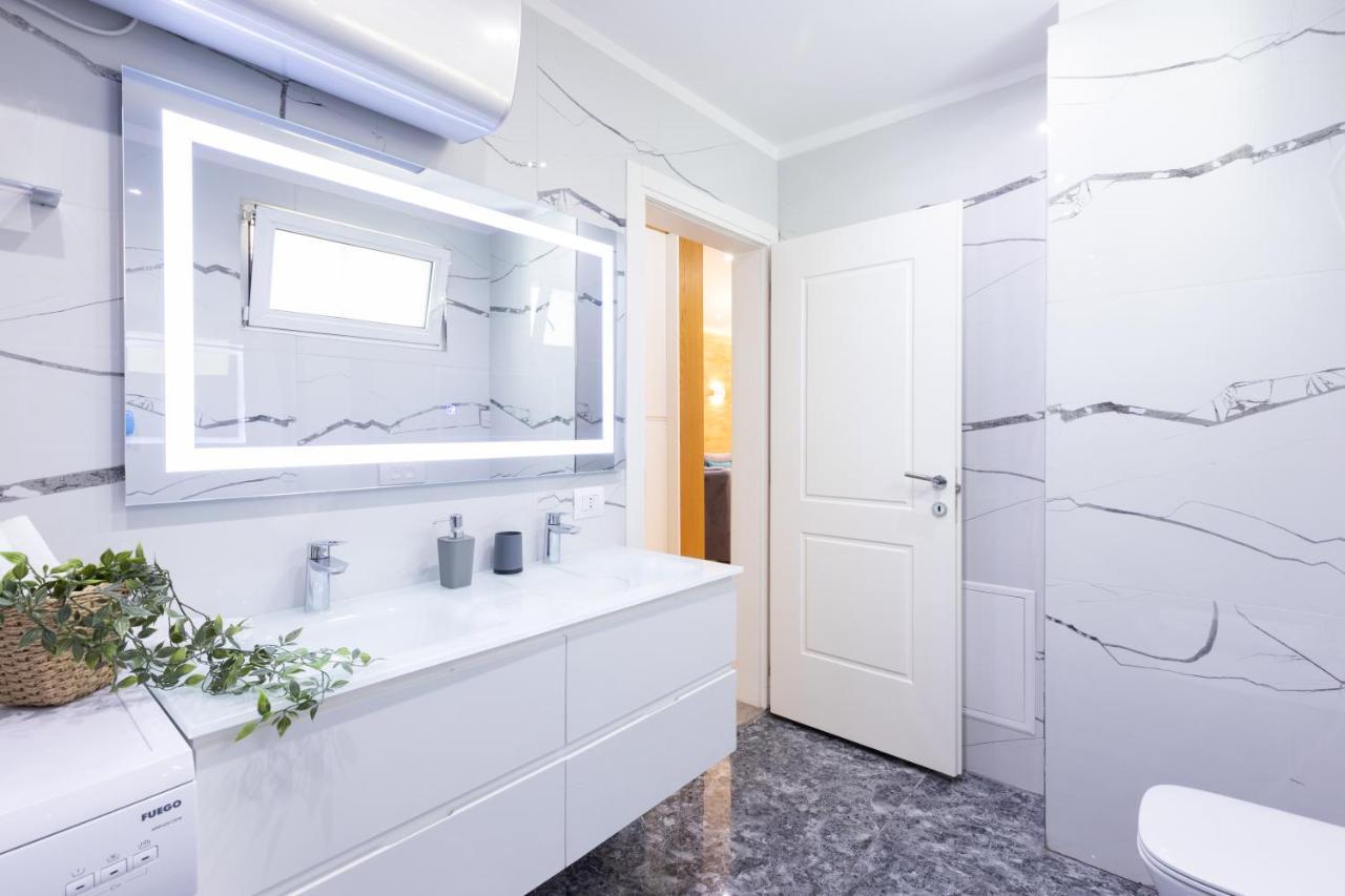 Exclusive 2 Bedrooms Apartment Tiranë Luaran gambar