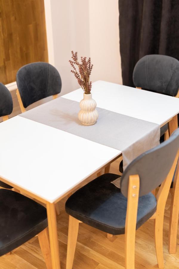 Exclusive 2 Bedrooms Apartment Tiranë Luaran gambar