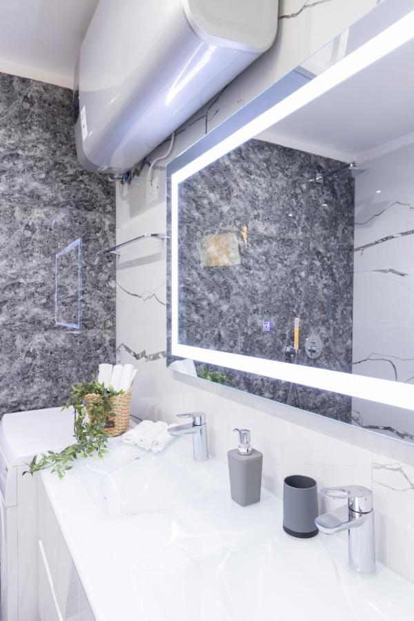Exclusive 2 Bedrooms Apartment Tiranë Luaran gambar